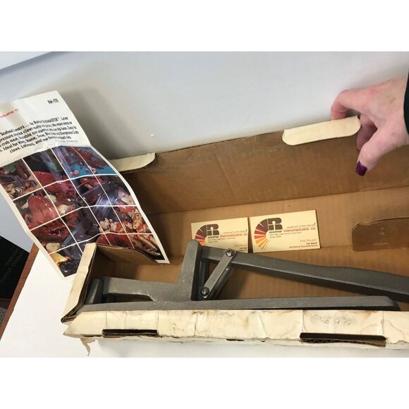 The Rodmar CRABMASTER Professional Crab And Lobster Cracker Vintage 1970's - Picture 2 of 10